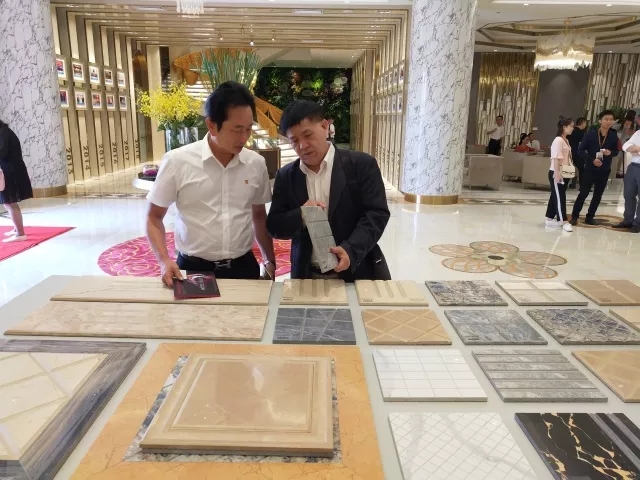 夏高生副会长参观.jpg 夏高生副会长参观.jpg